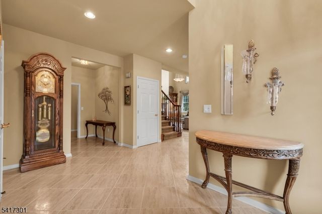 24 Benedict Cres, Bernards Twp., NJ 07920