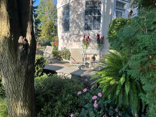 24 Benedict Cres, Bernards Twp., NJ 07920