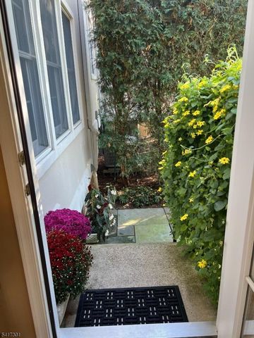 24 Benedict Cres, Bernards Twp., NJ 07920