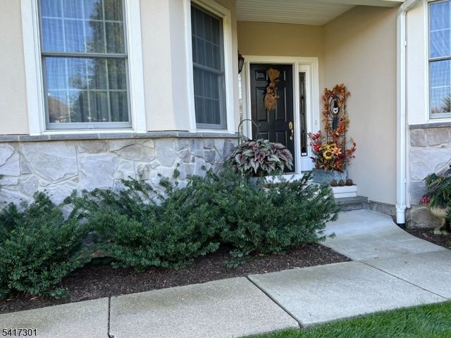 24 Benedict Cres, Bernards Twp., NJ 07920