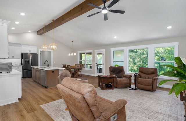385 Plumtree Drive, Ozark, MO 65721