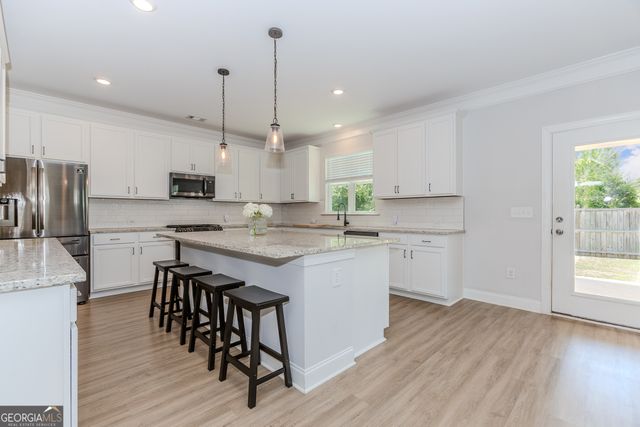 6829 Benjamin Drive, Flowery Branch, GA 30542