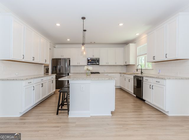 6829 Benjamin Drive, Flowery Branch, GA 30542