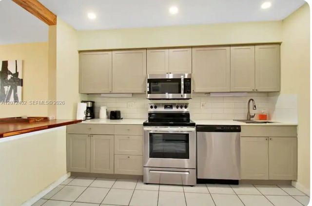 1031 SW 3rd Street 1031, Hallandale Beach, FL 33009