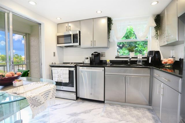 6570 Royal Palm Blvd 301J, Margate, FL 33063