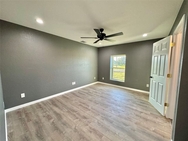 200 Lois Circle, Granbury, TX 76049