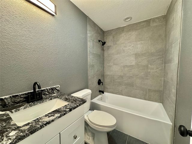 200 Lois Circle, Granbury, TX 76049