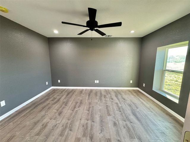 200 Lois Circle, Granbury, TX 76049