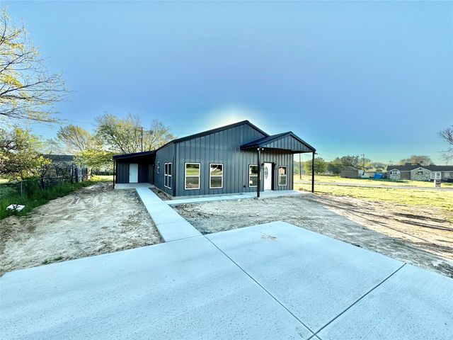 200 Lois Circle, Granbury, TX 76049