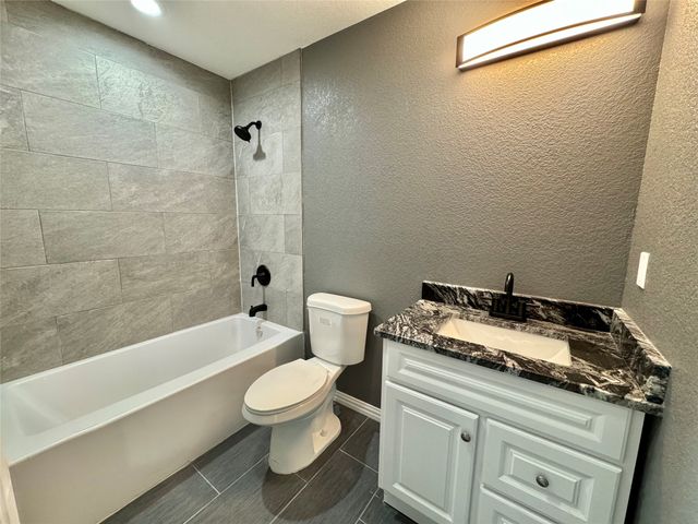 200 Lois Circle, Granbury, TX 76049