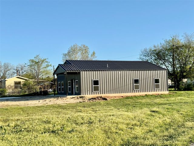200 Lois Circle, Granbury, TX 76049