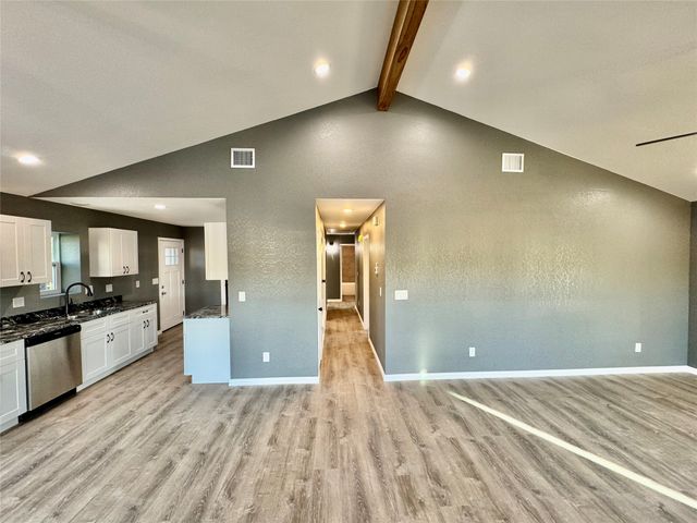 200 Lois Circle, Granbury, TX 76049