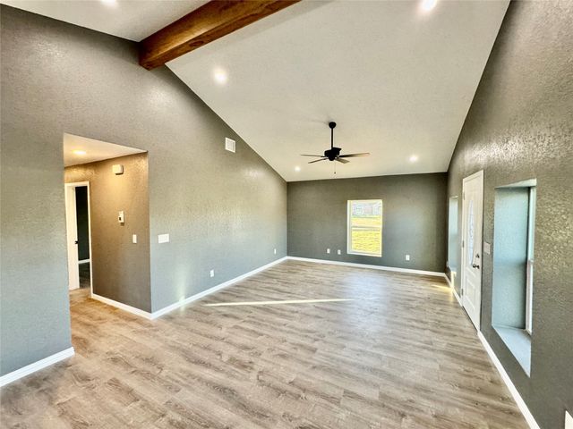 200 Lois Circle, Granbury, TX 76049