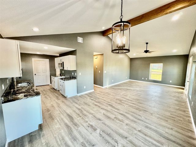 200 Lois Circle, Granbury, TX 76049