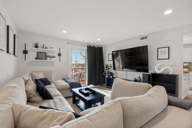 25 Rockland St 5, Boston, MA 02132