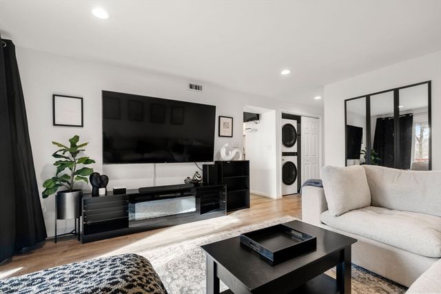 25 Rockland St 5, Boston, MA 02132