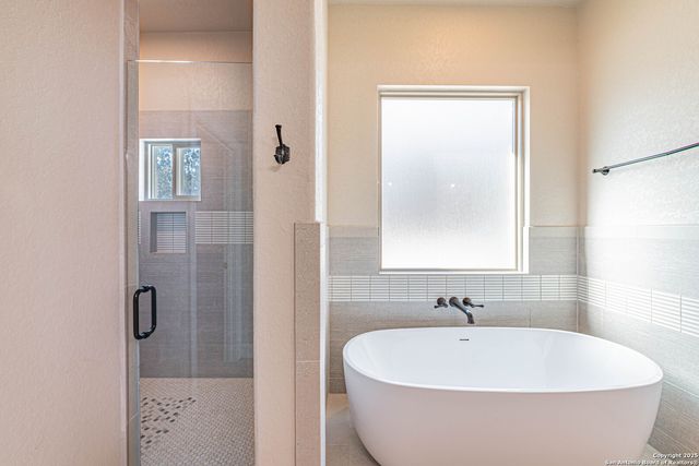 140 Wood Valley, Adkins, TX 78101