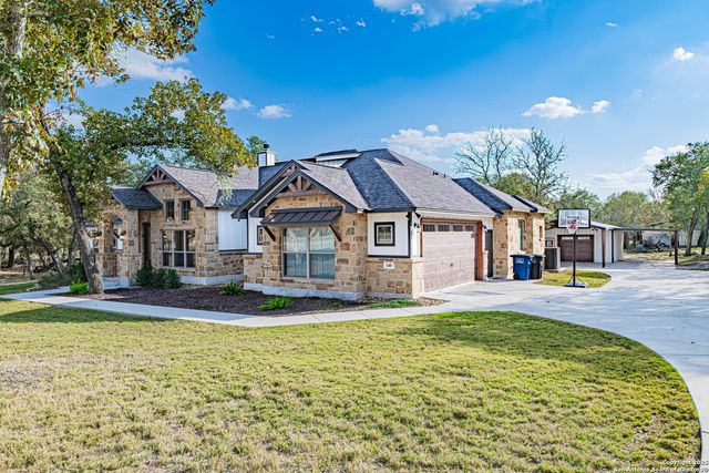 140 Wood Valley, Adkins, TX 78101