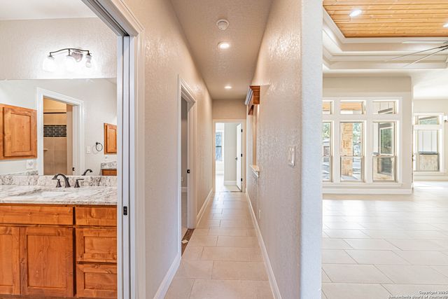 140 Wood Valley, Adkins, TX 78101