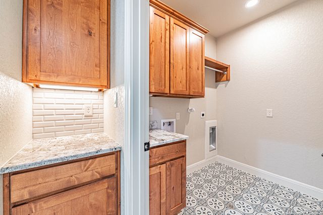 140 Wood Valley, Adkins, TX 78101