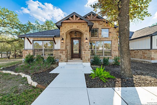 140 Wood Valley, Adkins, TX 78101