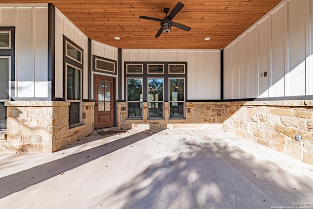 140 Wood Valley, Adkins, TX 78101