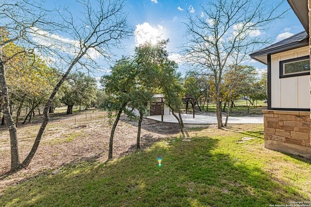 140 Wood Valley, Adkins, TX 78101