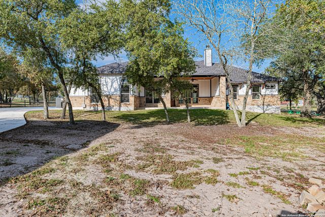 140 Wood Valley, Adkins, TX 78101