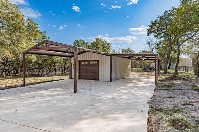 140 Wood Valley, Adkins, TX 78101