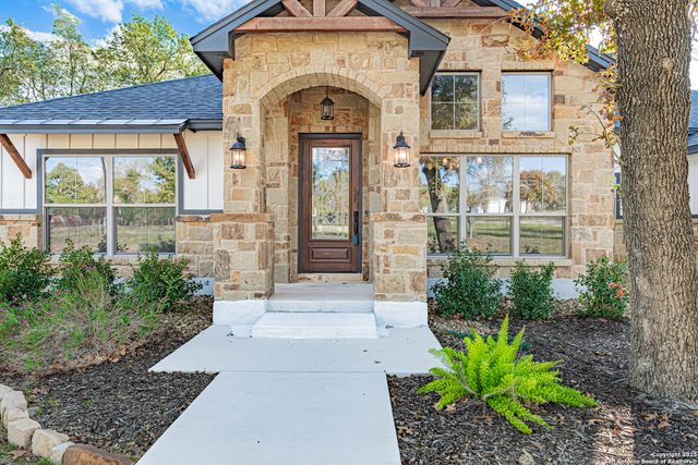 140 Wood Valley, Adkins, TX 78101