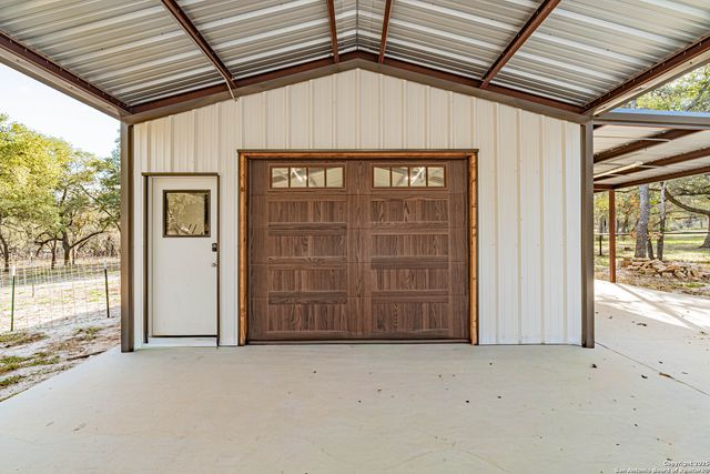 140 Wood Valley, Adkins, TX 78101