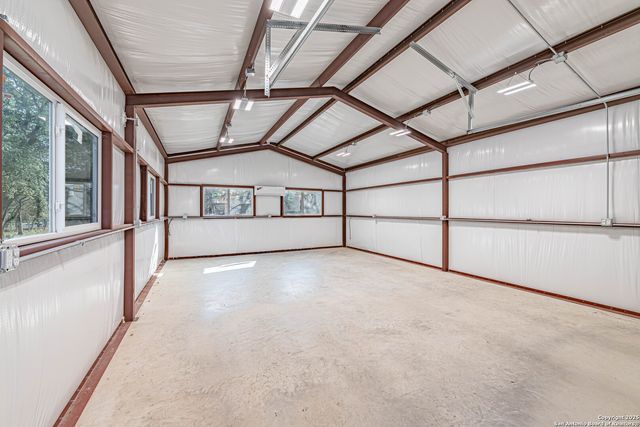 140 Wood Valley, Adkins, TX 78101