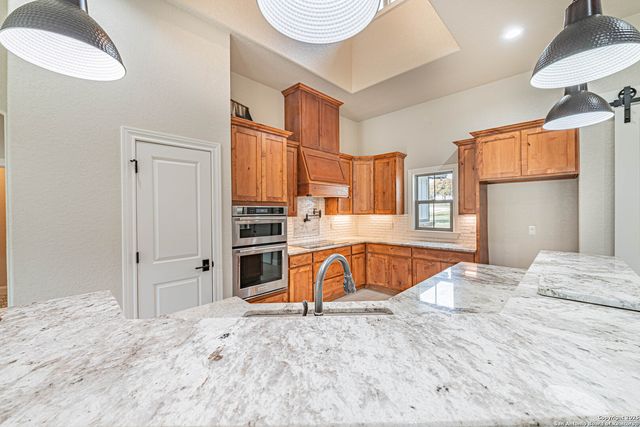 140 Wood Valley, Adkins, TX 78101