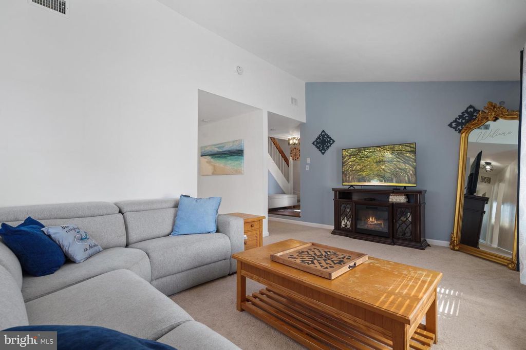 1513 MILLIKENS BEND RD, Herndon, VA 20170