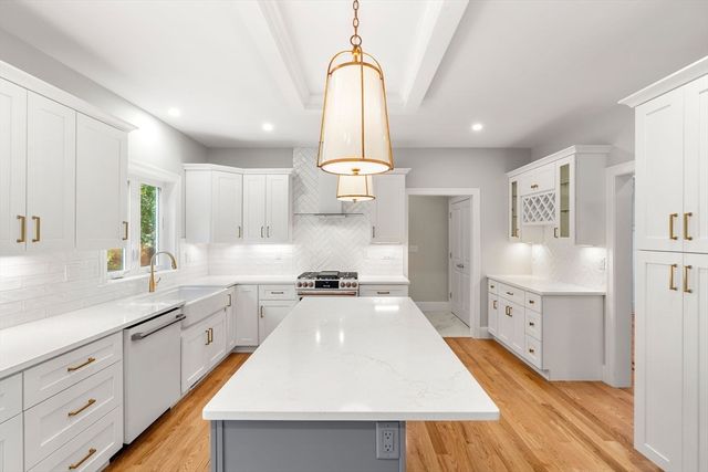 89 Central St, North Reading, MA 01864