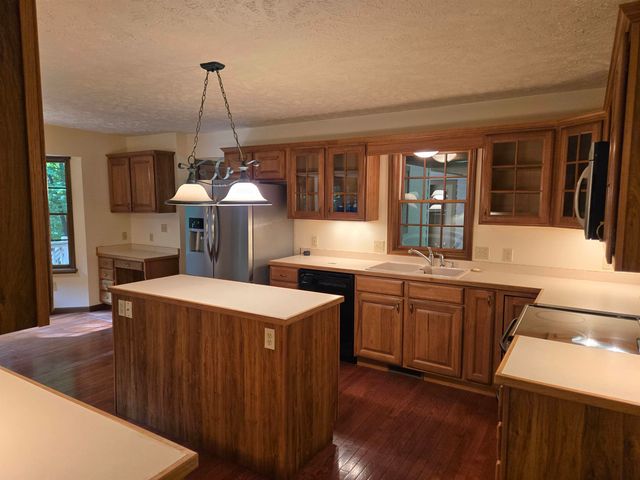 6285 S Westwood Parkway, Suttons Bay, MI 49682