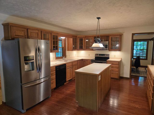 6285 S Westwood Parkway, Suttons Bay, MI 49682