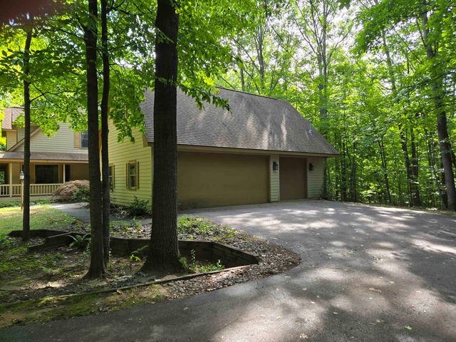 6285 S Westwood Parkway, Suttons Bay, MI 49682