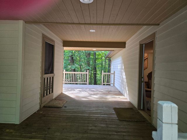 6285 S Westwood Parkway, Suttons Bay, MI 49682