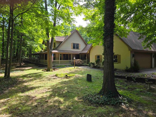 6285 S Westwood Parkway, Suttons Bay, MI 49682