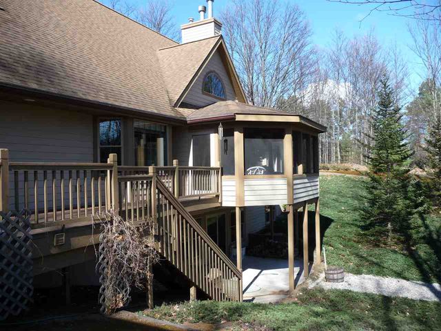 6285 S Westwood Parkway, Suttons Bay, MI 49682