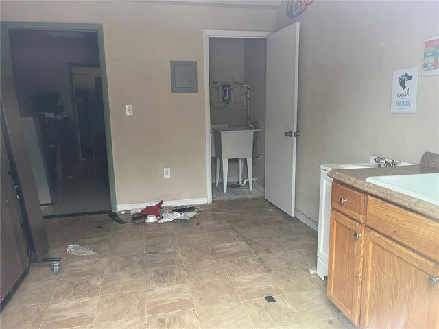 2222 E DR MARTIN LUTHER KING JR BOULEVARD, Tampa, FL 33610