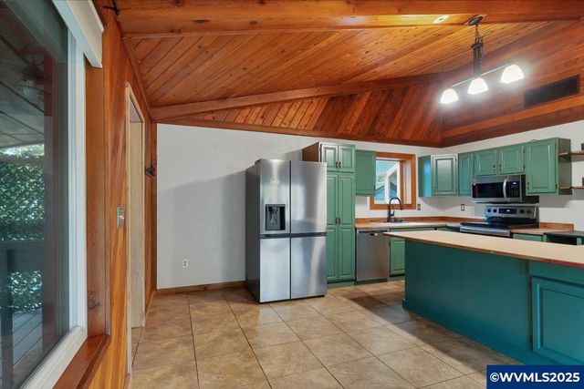 997 20th St SE, Salem, OR 97301