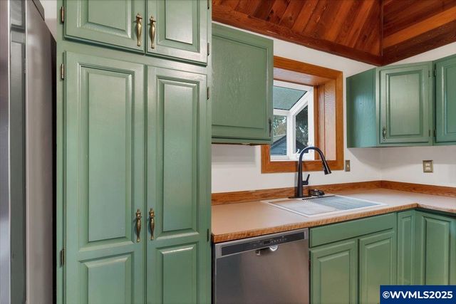 997 20th St SE, Salem, OR 97301