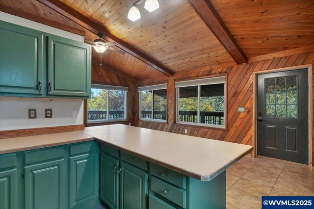 997 20th St SE, Salem, OR 97301