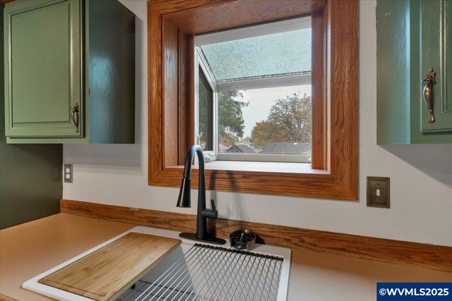 997 20th St SE, Salem, OR 97301