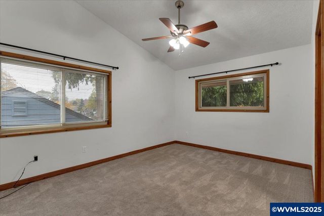 997 20th St SE, Salem, OR 97301