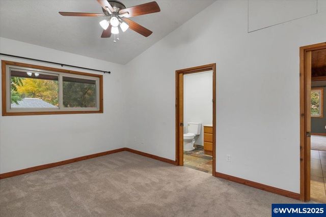 997 20th St SE, Salem, OR 97301