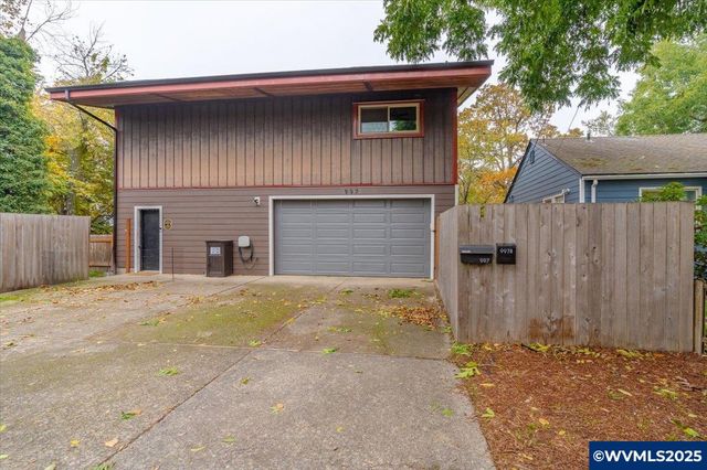 997 20th St SE, Salem, OR 97301