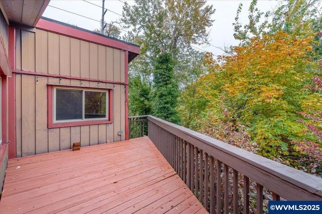 997 20th St SE, Salem, OR 97301